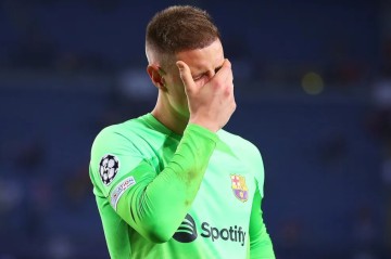 Barcelona strip Ter Stegen of captaincy in medical report standoff
