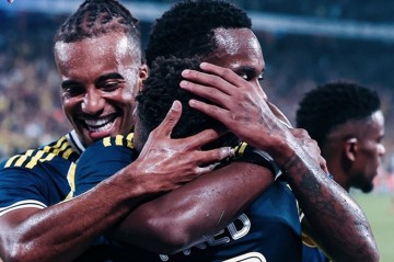 "Fənərbağça" Çempionlar Liqasında pley-off mərhələsinə adlayıb