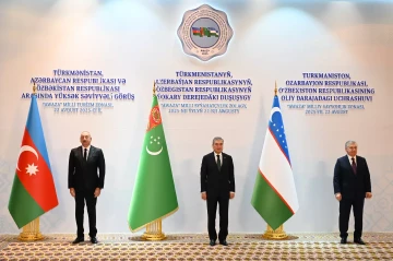 High-level meeting between Turkmenistan, Azerbaijan, Uzbekistan kicks off PHOTO