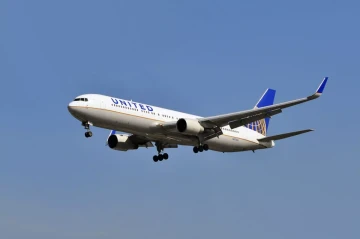 United Airlines grounds flights across US following widespread system outage