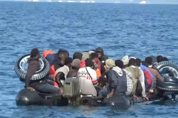 UK migrant arrivals on small boats hit record levels