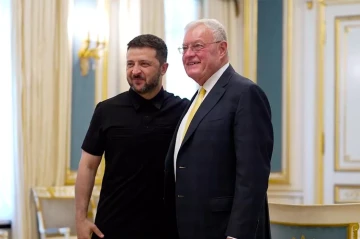 Zelenskyy awards US Special Envoy Kellogg with Order of Merit PHOTO