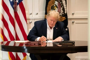 Trump plans executive order targeting flag burning