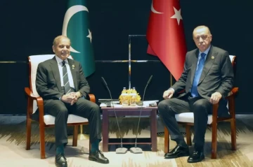 Turkish, Pakistani leaders meet in China, discuss trade, defence, regional security