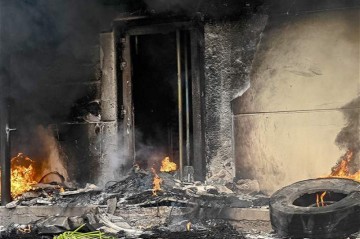 В Конго 13 человек погибли и шесть школ сгорели из-за пожаров