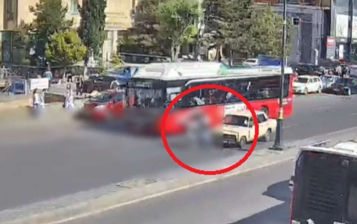Bakıda dəhşətli qəzanın anbaan  GÖRÜNTÜLƏRİ