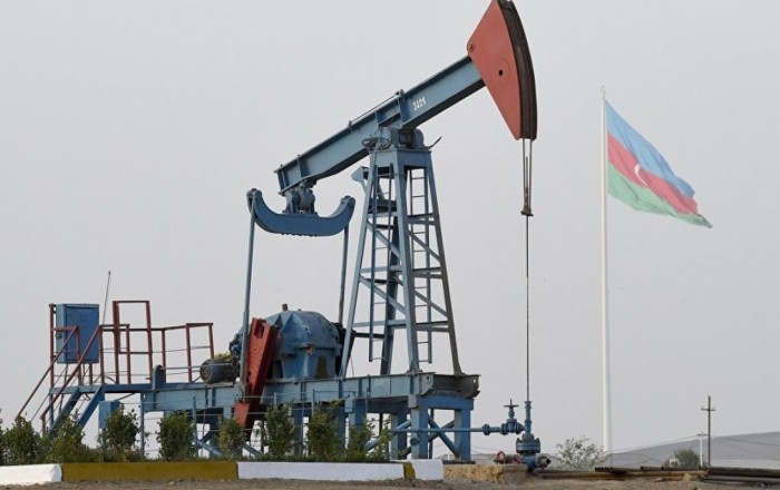 Azerbaijani oil falls in price