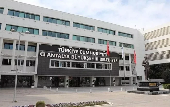 Seventeen detained in bribery probe at Türkiye's Antalya municipality