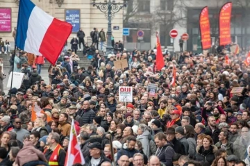 France faces new nationwide strikes amid government austerity plans