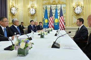 President Tokayev meets with president of global affairs at Goldman Sachs Global Institute