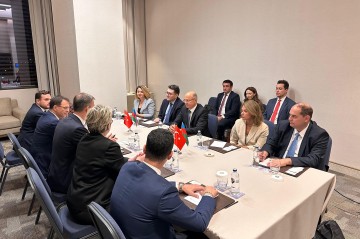 Azerbaijan parleys collaboration capacities with wind power firms in Turkish Izmir (PHOTO)