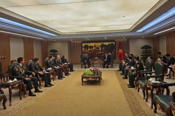 Azerbaijan Defense Minister meets Vietnamese Prime Minister and military leadership