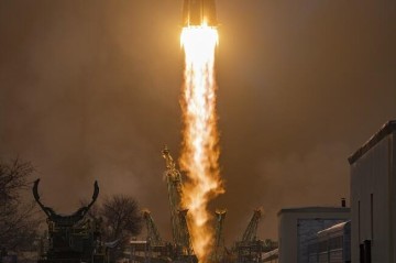 Houthis launch hypersonic missiles at Tel Aviv