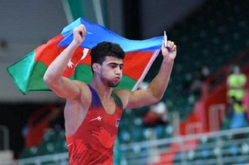 Azerbaijani wrestlers advance at Zagreb World Championship