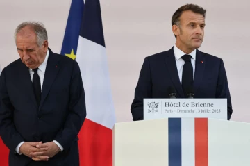 France in fresh political crisis after MPs oust prime minister