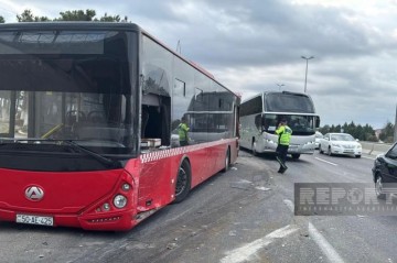 На трассе Баку-Губа столкнулись грузовик и автобус, есть пострадавшие