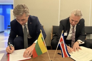 Lithuania and Costa Rica shake hands on cooperation pact