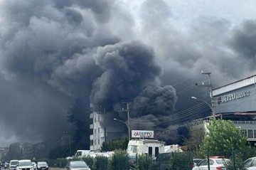 Fire breaks out in Trabzon hardware warehouse - Video