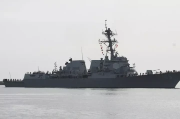 Venezuelan aircraft fly near US navy vessel in “provocative” move, Pentagon says