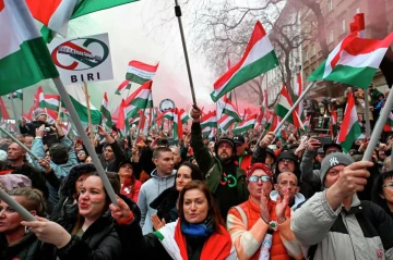 Hungarian rally targets corruption, draws around 100 participants