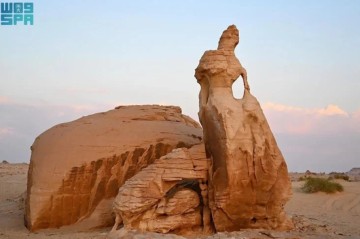 What Saudi rock formation resembles a bride in a desert gown?