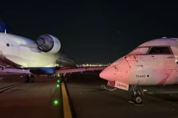 Two Delta jets collide while taxiing at LaGuardia in New York