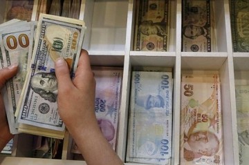 Turkish lira weakens against dollar