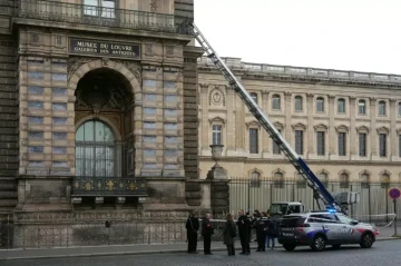 Louvre robbery: French police arrest new five suspects