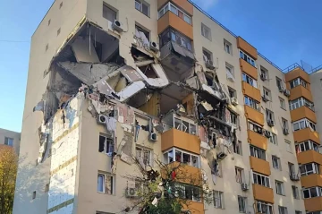 Powerful explosion rocks residential block in Bucharest, two dead, four injured