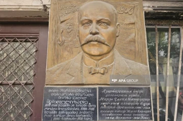 Restoration completed on Azerbaijani writer’s bas-relief in Tbilisi after vandalism