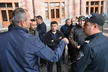 Armenian truckers protest changes to Russia entry rules affecting cargo shipments