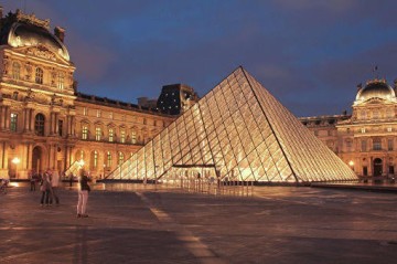 Louvre security officer linked to robbers before heist