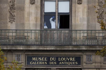 Paris prosecutors probe two main theories behind Louvre heist