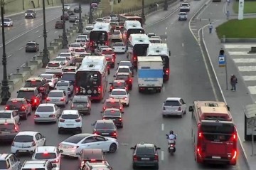 Bəzi yollarda tıxac var - SİYAHI