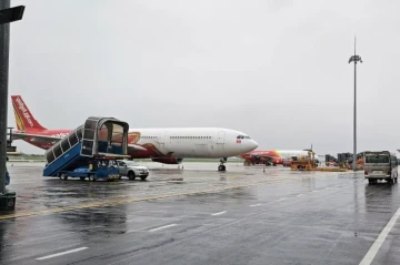 Vietnam suspends dozens of flights amid approaching Typhoon Kalmaegi