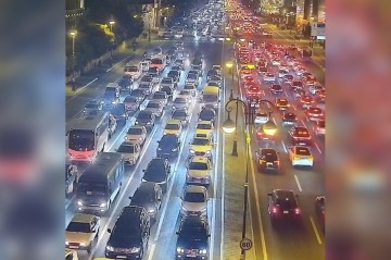 20 istiqamətdə tıxac var -