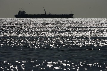 İran Oman körfəzində neft tankerini ələ keçirdi