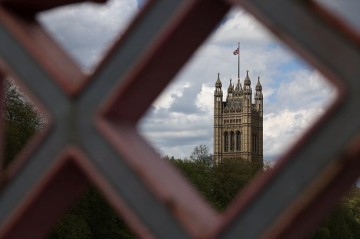 Britaniya Rusiya neftini "vurdu"