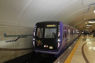 Metroda yaranan problem aradan qaldırıldı