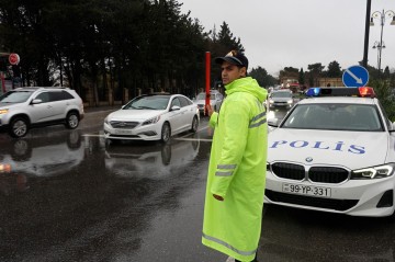 Polis yağışlı hava ilə əlaqədar gücləndirilmiş iş rejiminə keçdi - Fotolar+Video