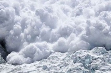 Avalanche buries shepherds in Turkiye