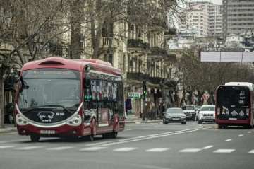 Avtobuslar yanvarın 1-də saat neçəyədək fəaliyyət göstərəcək? -