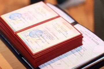 Qırmızı diplomlar tarixə