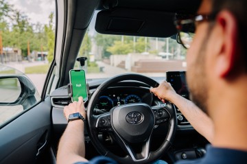 Mobil tətbiqlər taksi xidmətlərini necə dəyişdi və müştəri dəstəyi niyə vacibdir? - Video