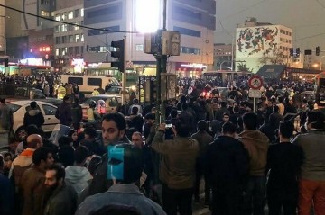 Iran protests sweep nation despite internet blackout