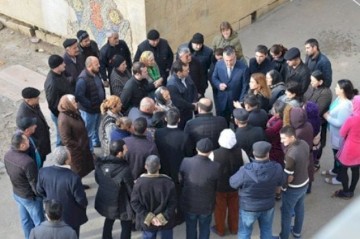 Bu məcburi köçkünlərin “yardım pulu” dayandırılır