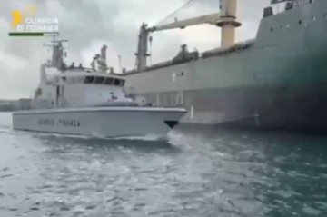 В Италии задержано судно, перевозившее груз, принадлежащий России