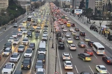 Bakının bəzi yollarında