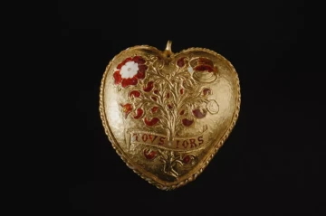 British museum raises £3.5 million to acquire rare Henry VIII pendant