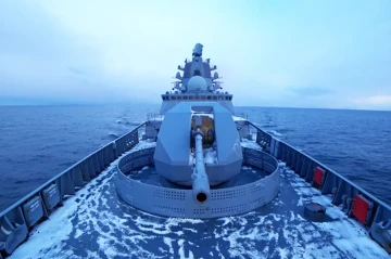 Russian navy frigate conducts artillery drills in Barents Sea Video
